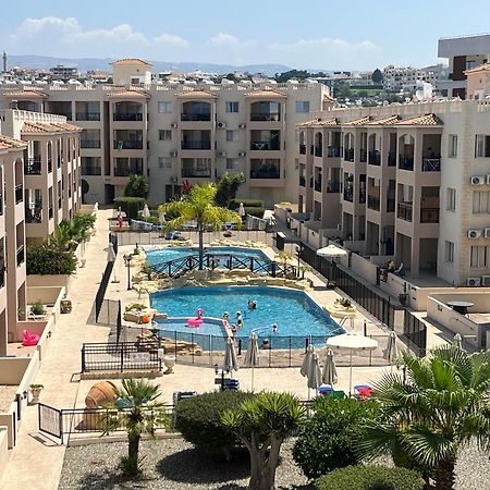 Royal Seacrest Residence Пафос Екстериор снимка