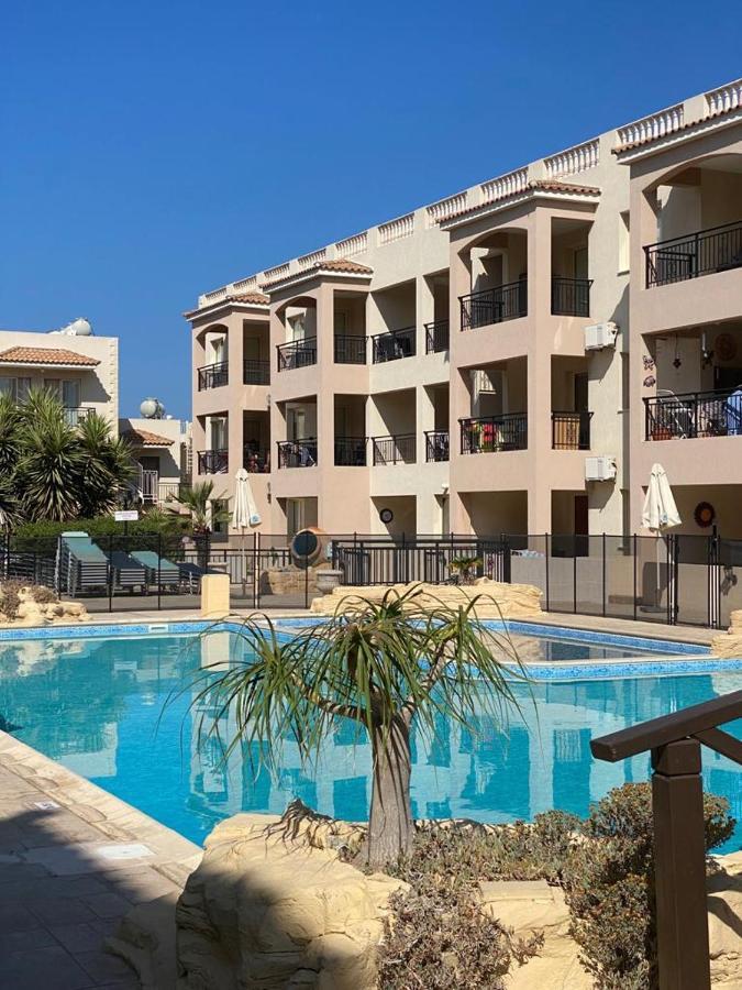 Royal Seacrest Residence Пафос Екстериор снимка