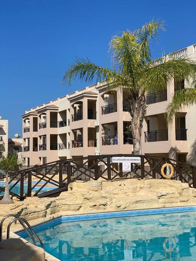 Royal Seacrest Residence Пафос Екстериор снимка