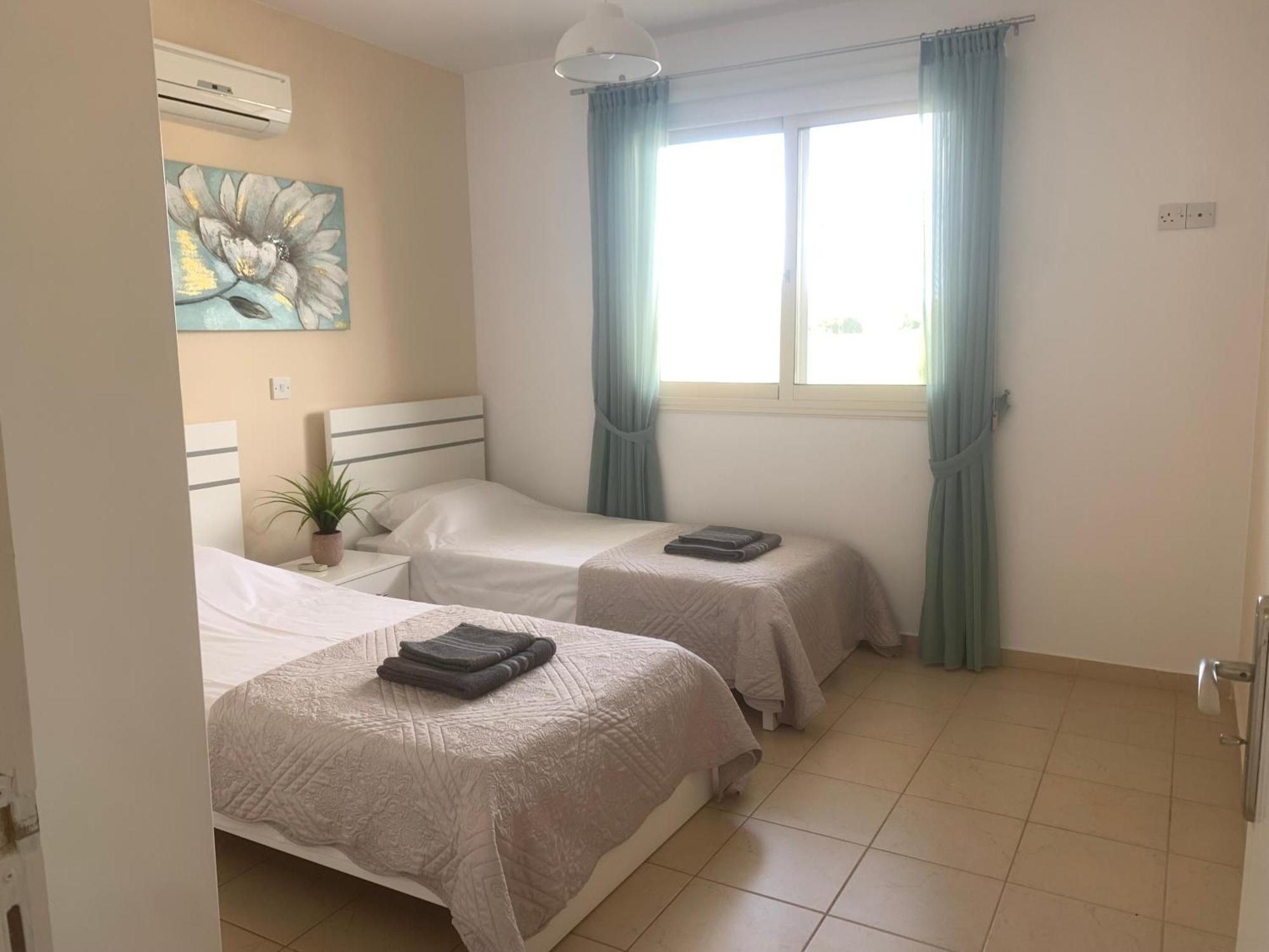 Royal Seacrest Residence Пафос Екстериор снимка