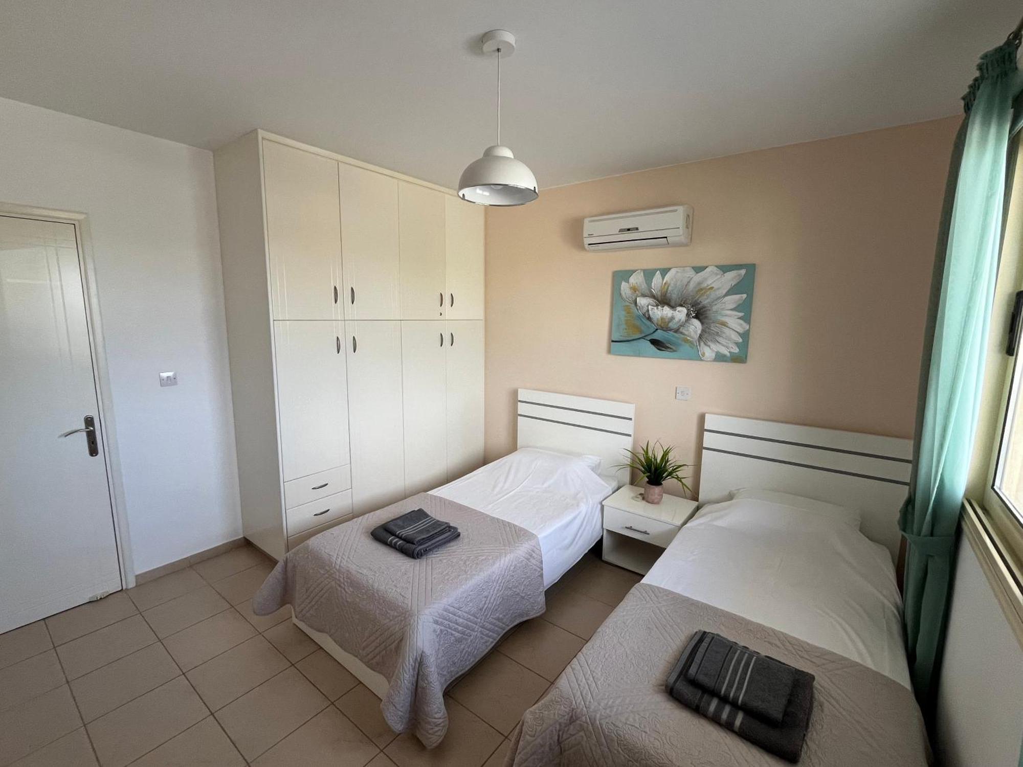 Royal Seacrest Residence Пафос Екстериор снимка