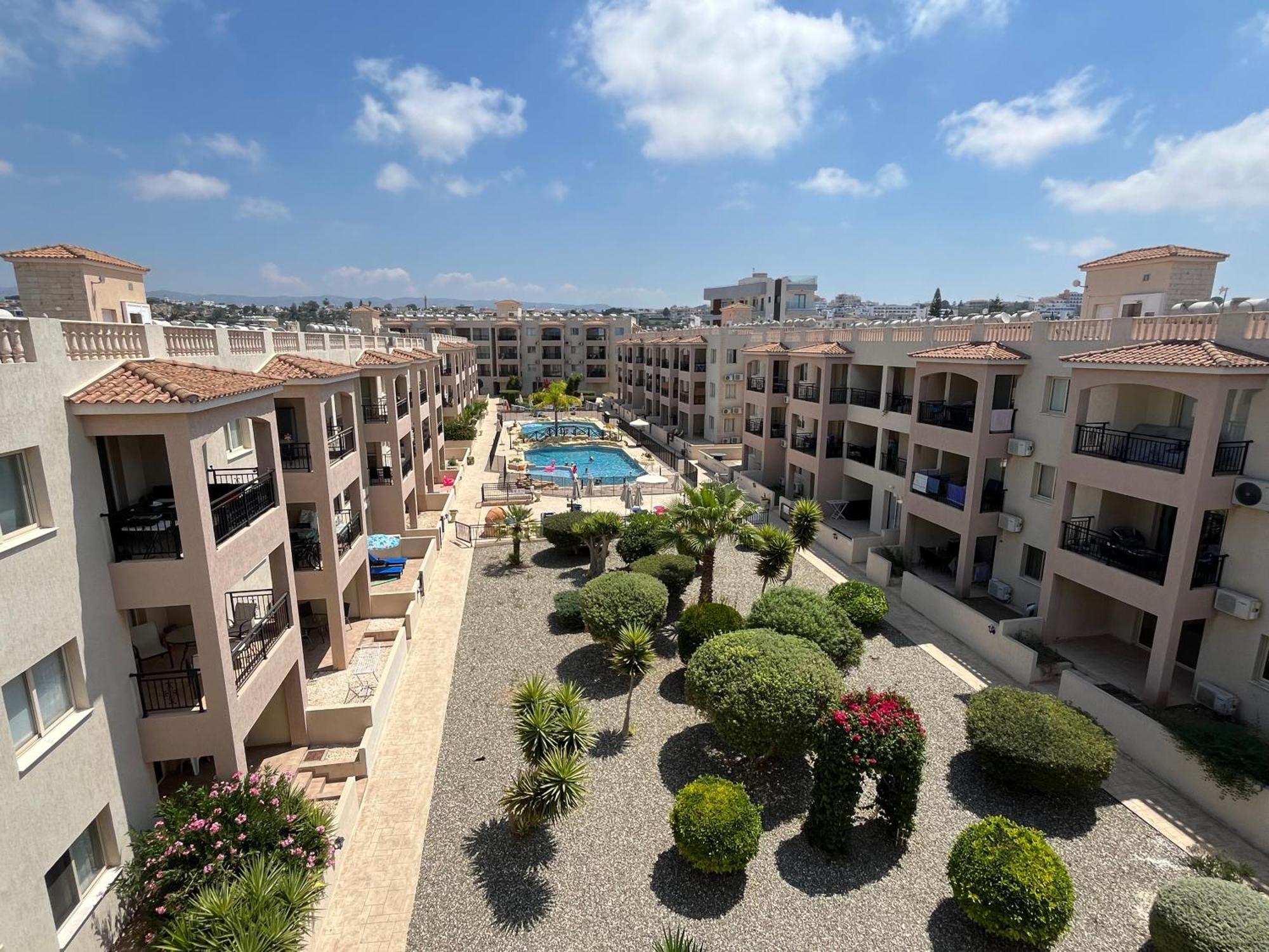 Royal Seacrest Residence Пафос Екстериор снимка